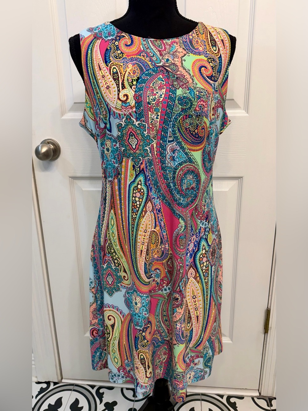 NWT  Tommy Hilfiger Floral Sleeveless Dress Size 12 Knee Length Bright Paisley